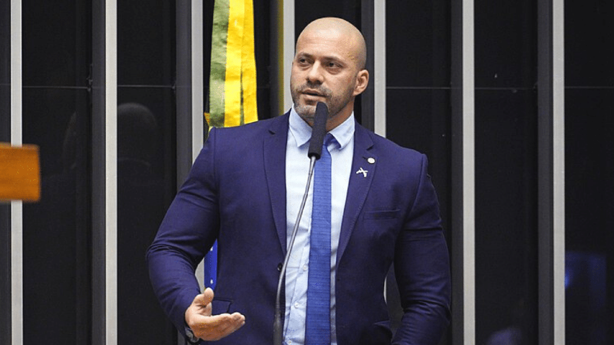 Deputado Daniel Silveira fala no microfone na Câmara - Divulgação