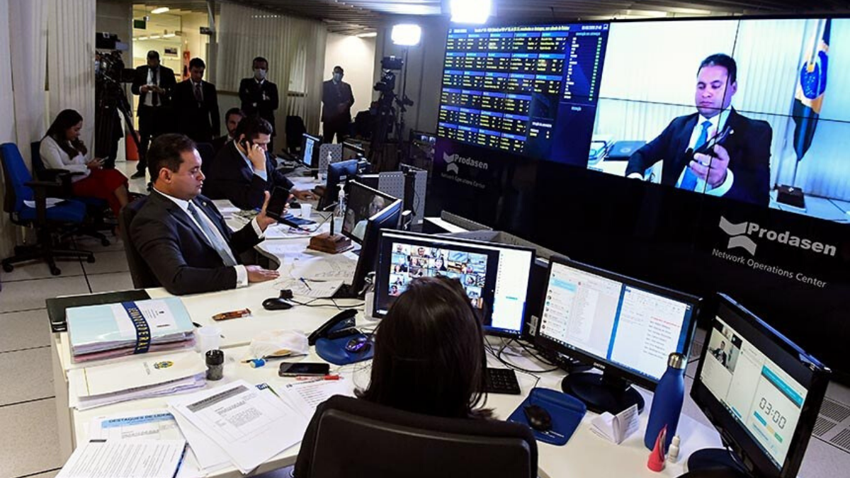 Senado aprova congelamento de salários de servidores até dezembro de 2021