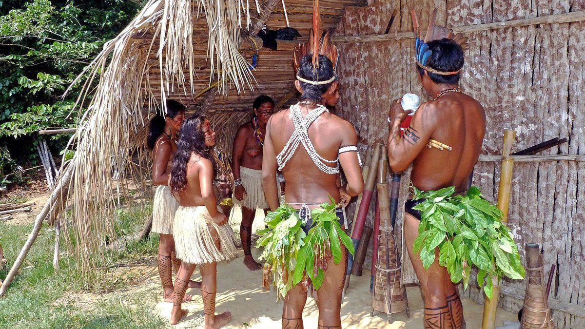 Povo indígena de costas - Divulgação