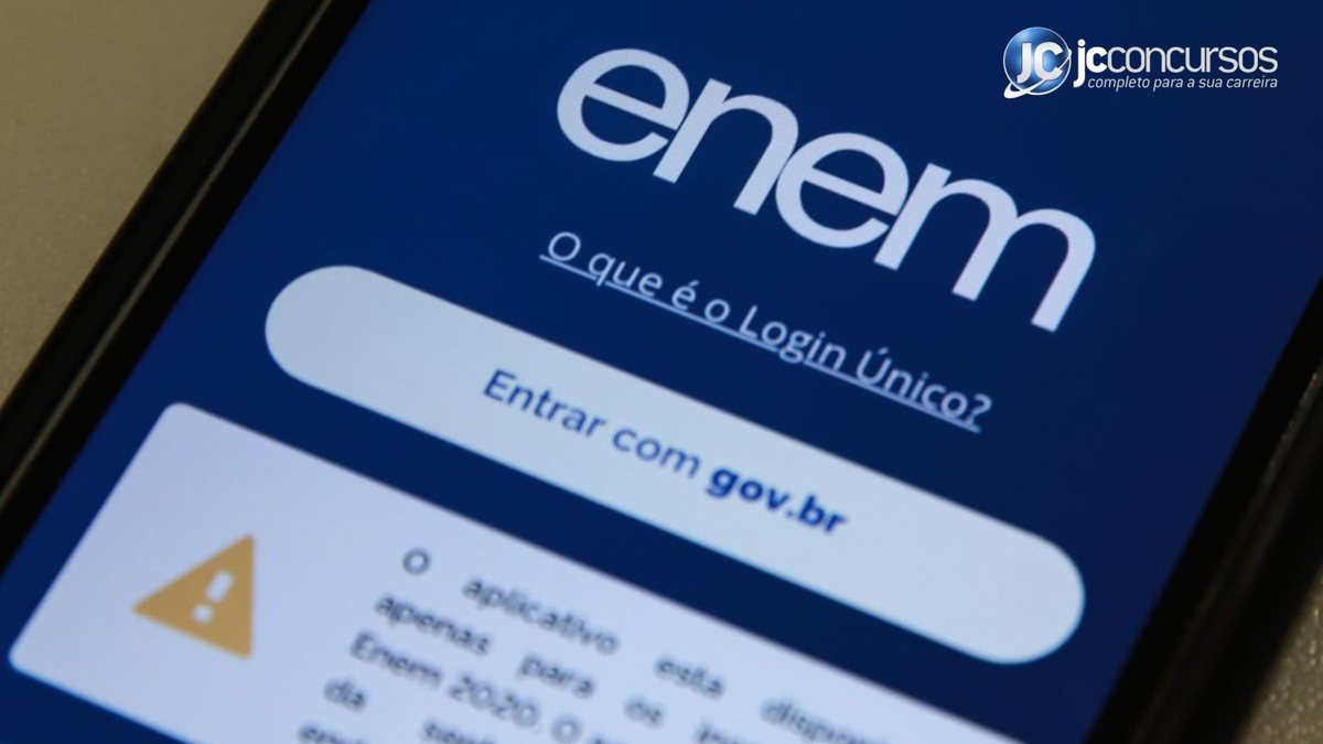 Celular aberto com o site na página do Enem - Agência Brasil