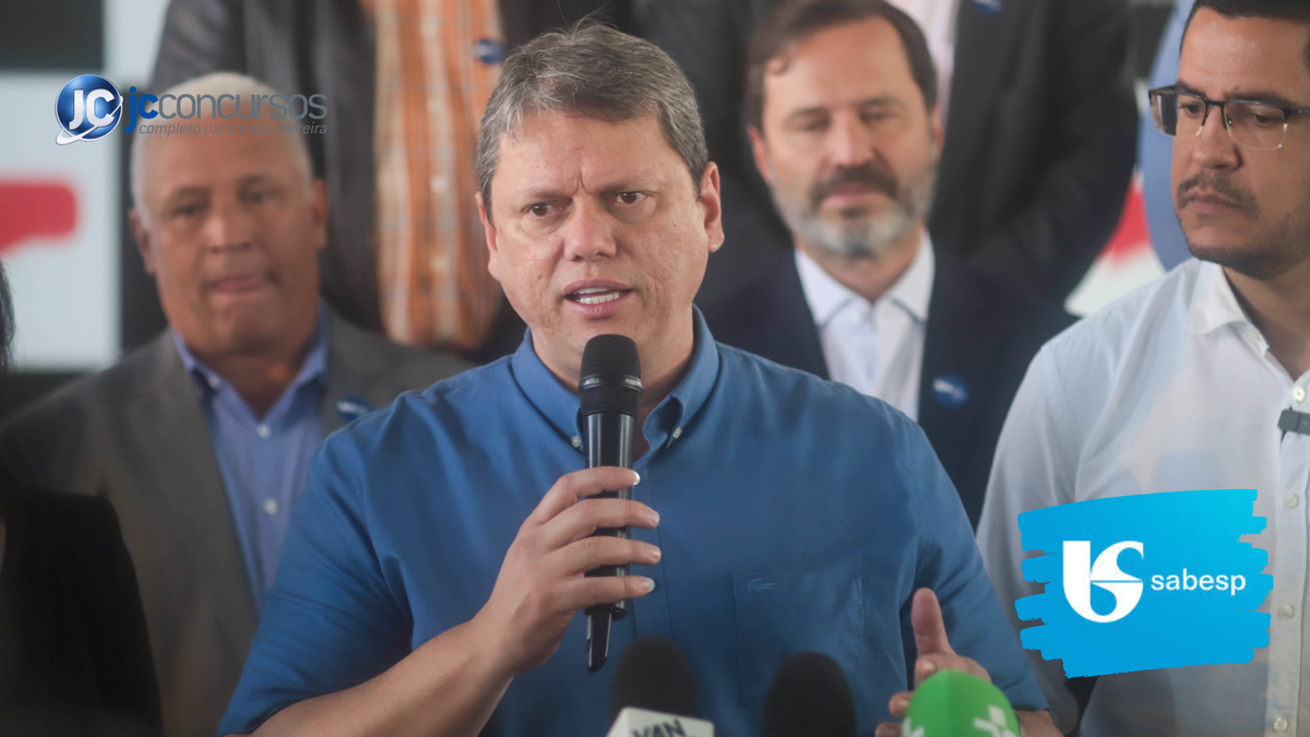 Governador Tarcísio de Freitas fala em microfone - Divulgação/Thales Stadler/Governo do Estado de SP