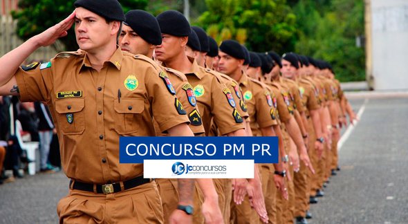 Concurso PM PR: soldado batendo continência - Soldado Adilson Voinaski Afonso/PM PR