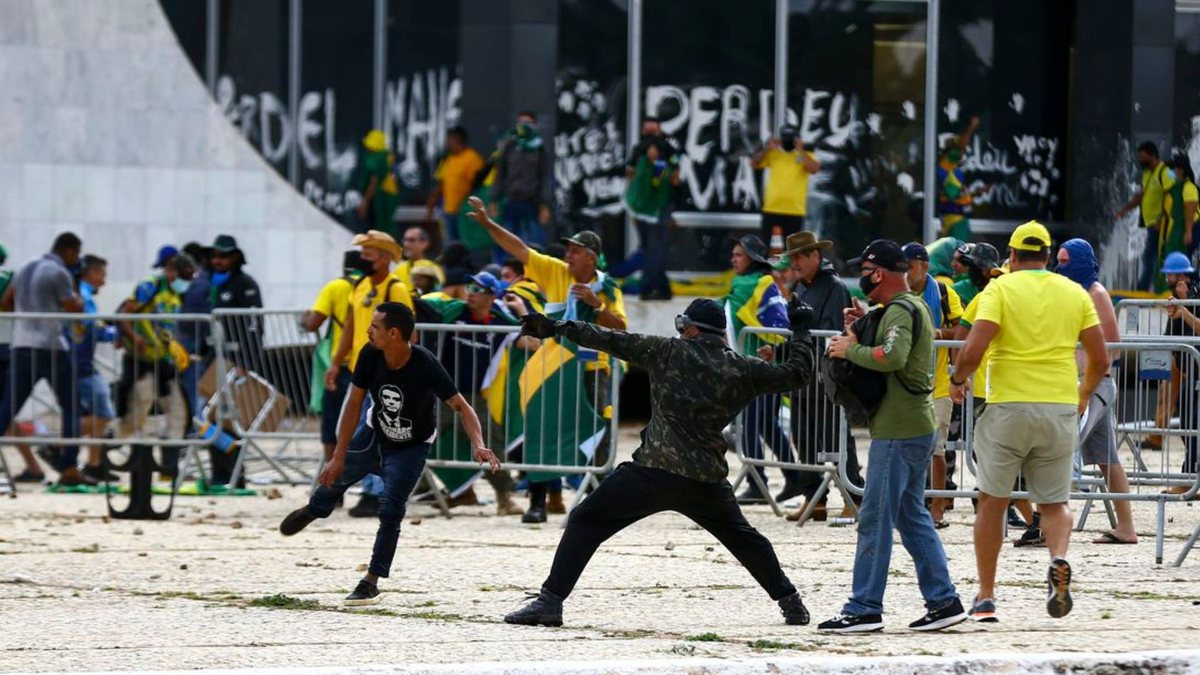 Bolsonaristas radicais em invasão em Brasília