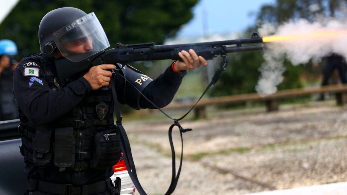 Policial Militar combate invasão em Brasília