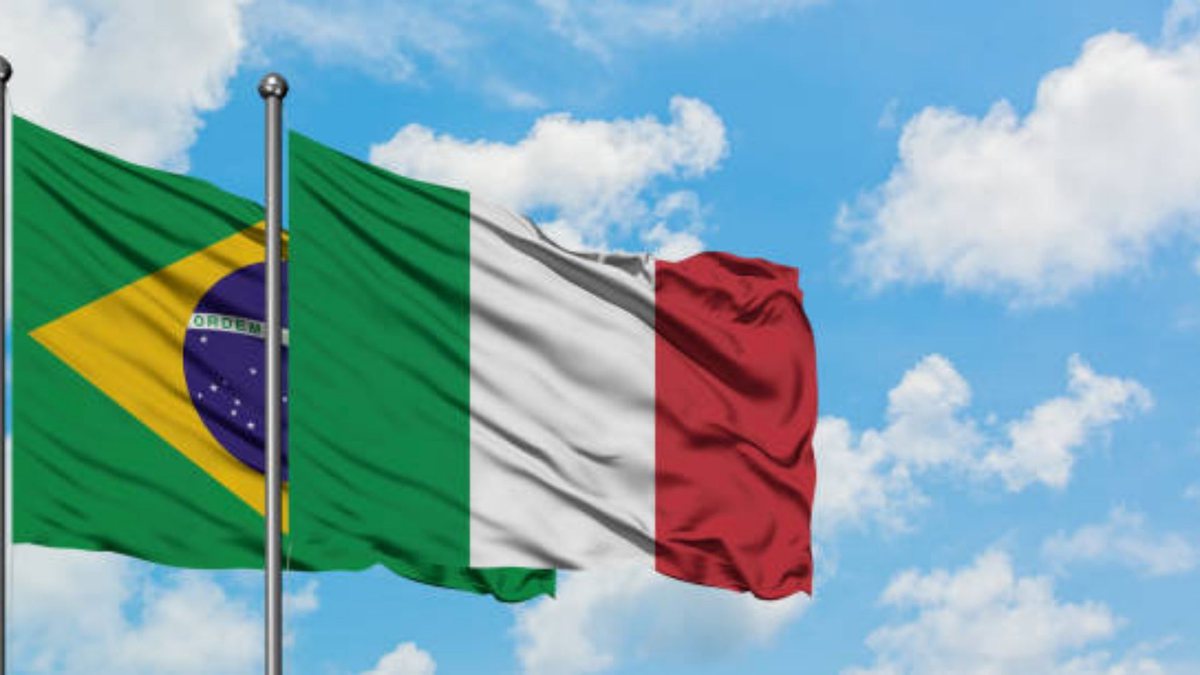 Bandeiras do Brasil e da Itália hasteadas
