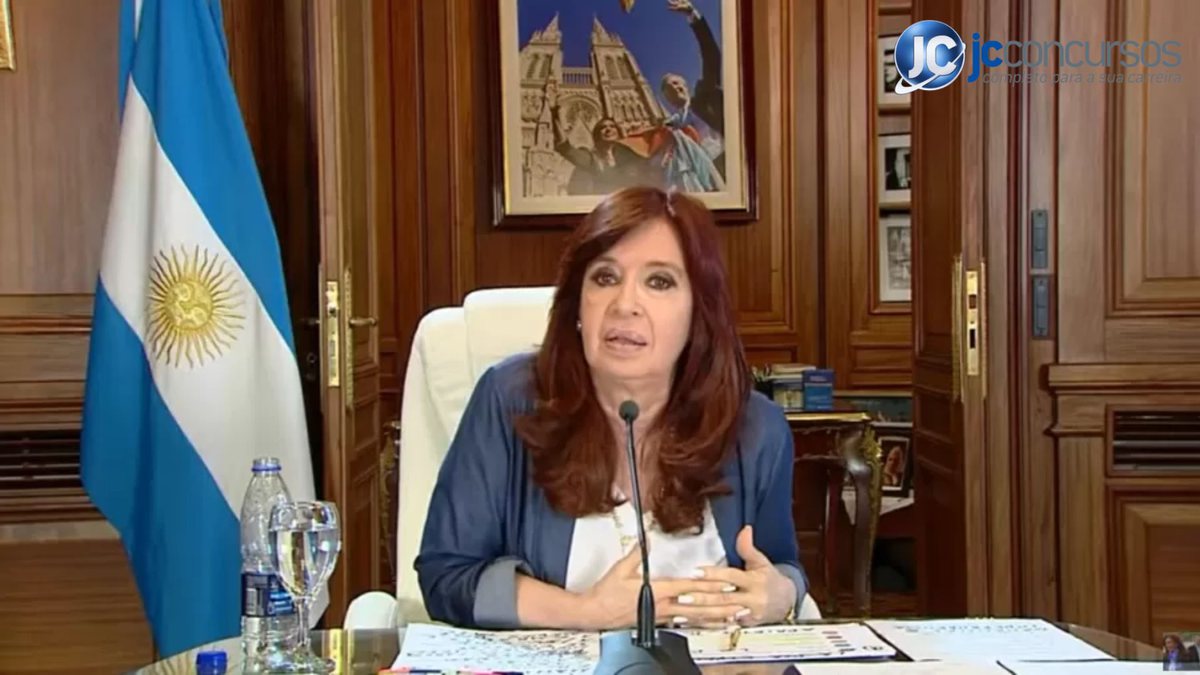 Vice-presidente da Argentina é condenada por corrupção, mas não será presa; entenda