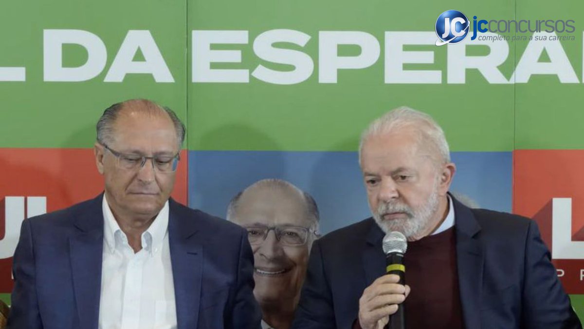 Ex-presidente Lula ao lado do ex-governador Alckmin, seu vice na chapa do PT