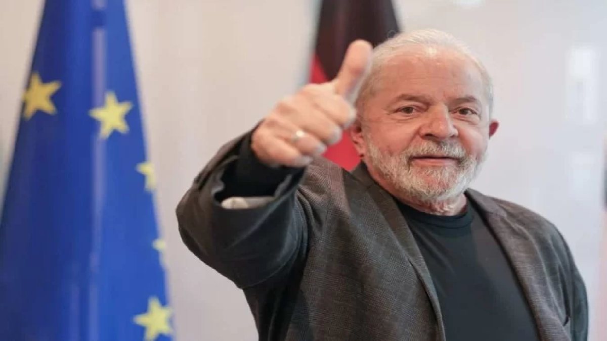 “A gente não gosta só de carne de segunda ou pescoço de frango”, diz Lula em discurso