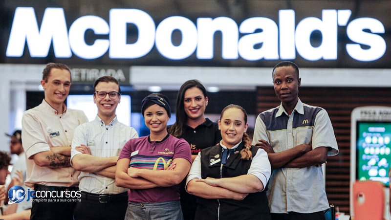 Atendente da rede de lanchonetes McDonald’s - Divulgação