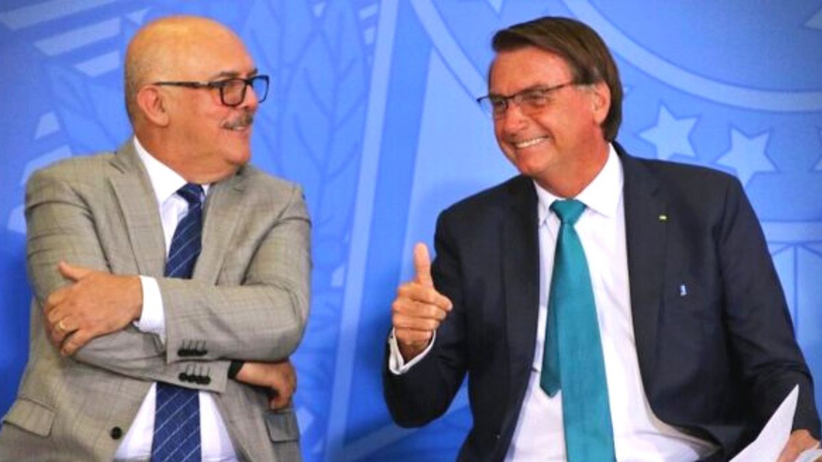 Milton Ribeiro, ex-ministro da Educação, e Bolsonaro juntos - Divulgação/Agência Brasil