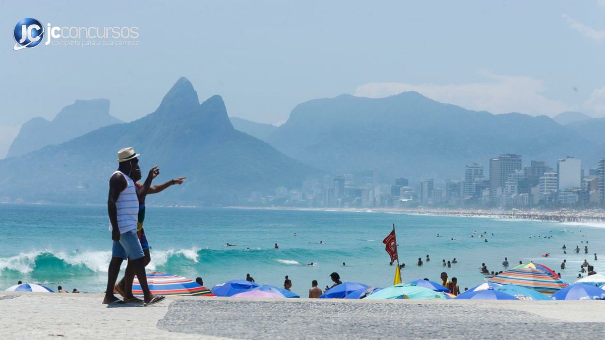 Moradores em praia do Rio de Janeiro - Agência Brasil