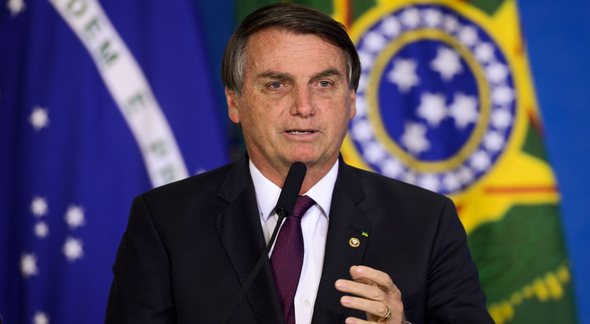 Bolsonaro assina portaria que aumenta o piso salarial dos professores para R$ 3,8 mil - Agência Brasil