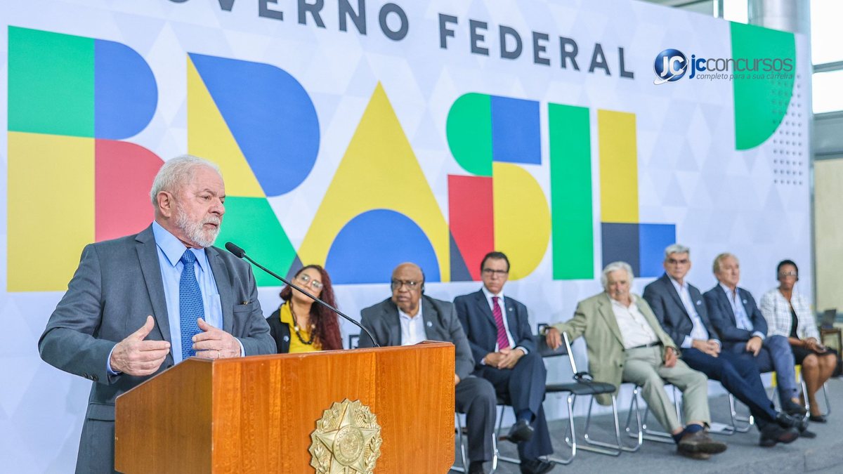 Lula anuncia novo Bolsa Família 2023 e prioridades do Governo Federal