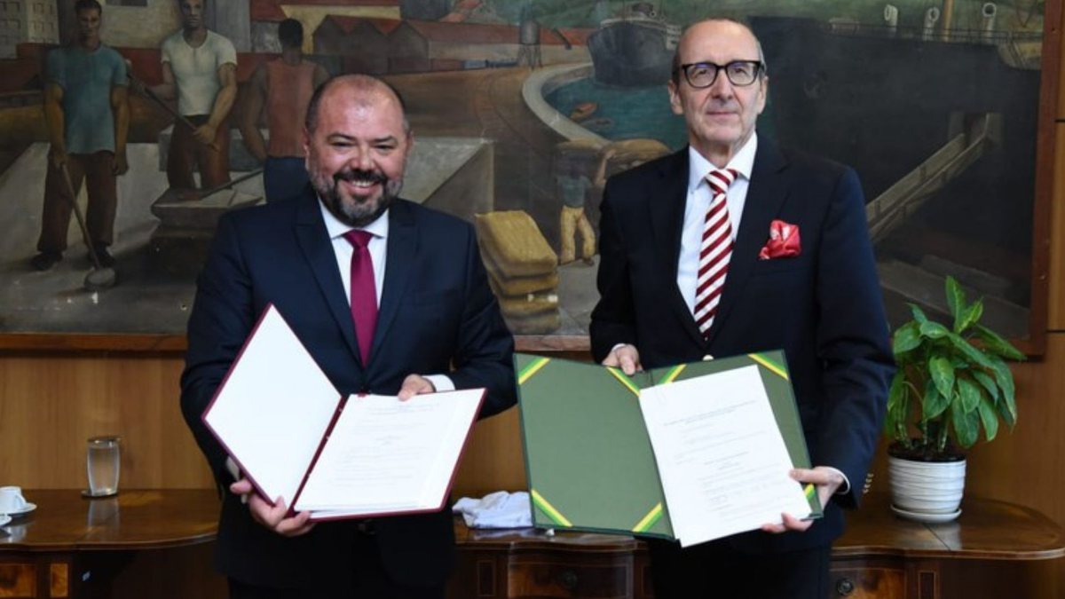Ministro do Trabalho e Previdência e o embaixador da Áustria no Brasil após assinatura do acordo - Divulgação/MTP