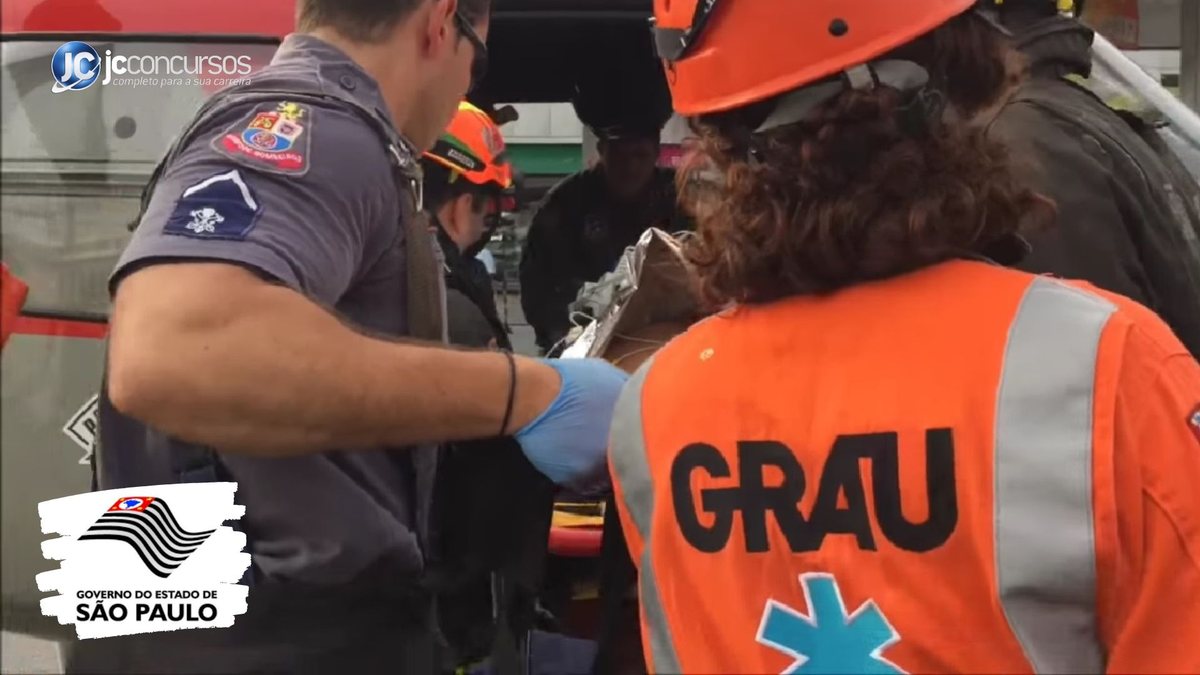 Processo seletivo da SES SP: integrante do Grau auxilia equipe durante resgate