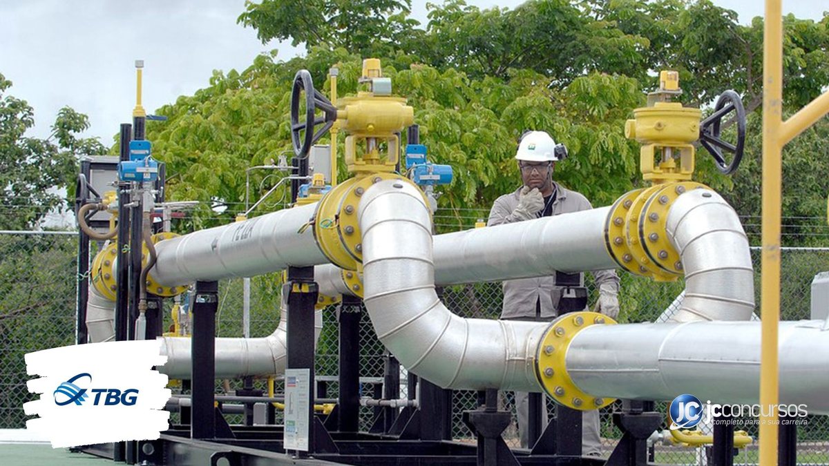 Processo seletivo da TBG: homem trabalha em unidade de gás natural - Foto: Agência Petrobras