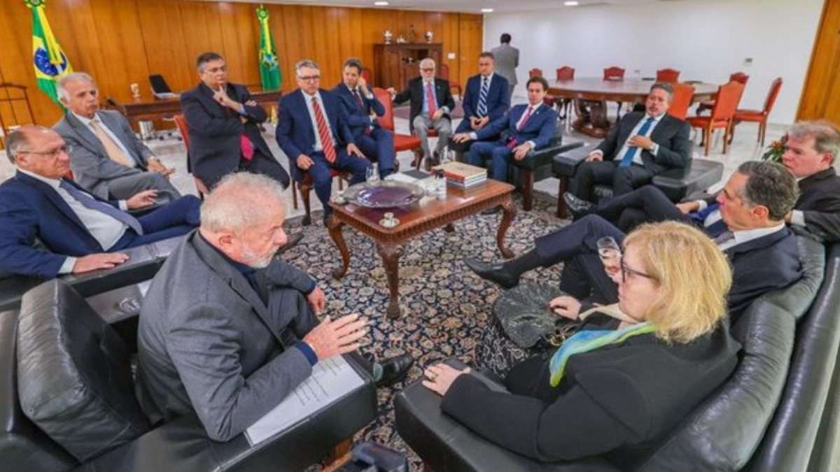 Presidente Lula em reunião com ministros