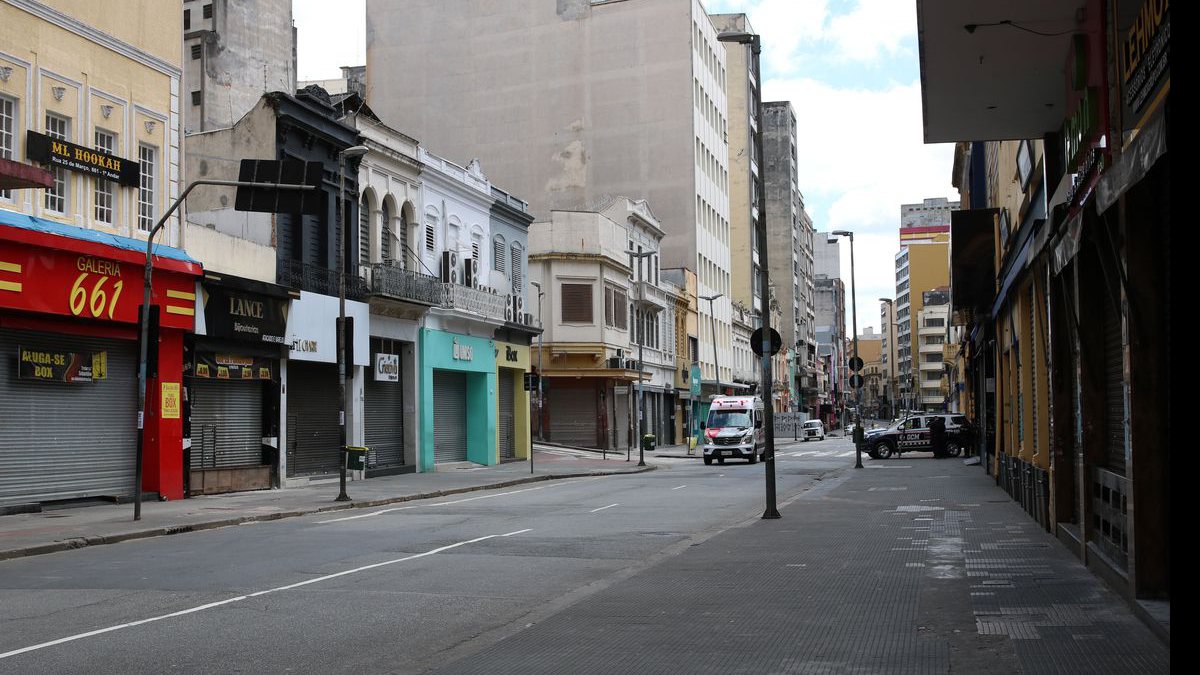 Empresas podem manter atividade no feriado antecipado, desde que compensem o colaborador