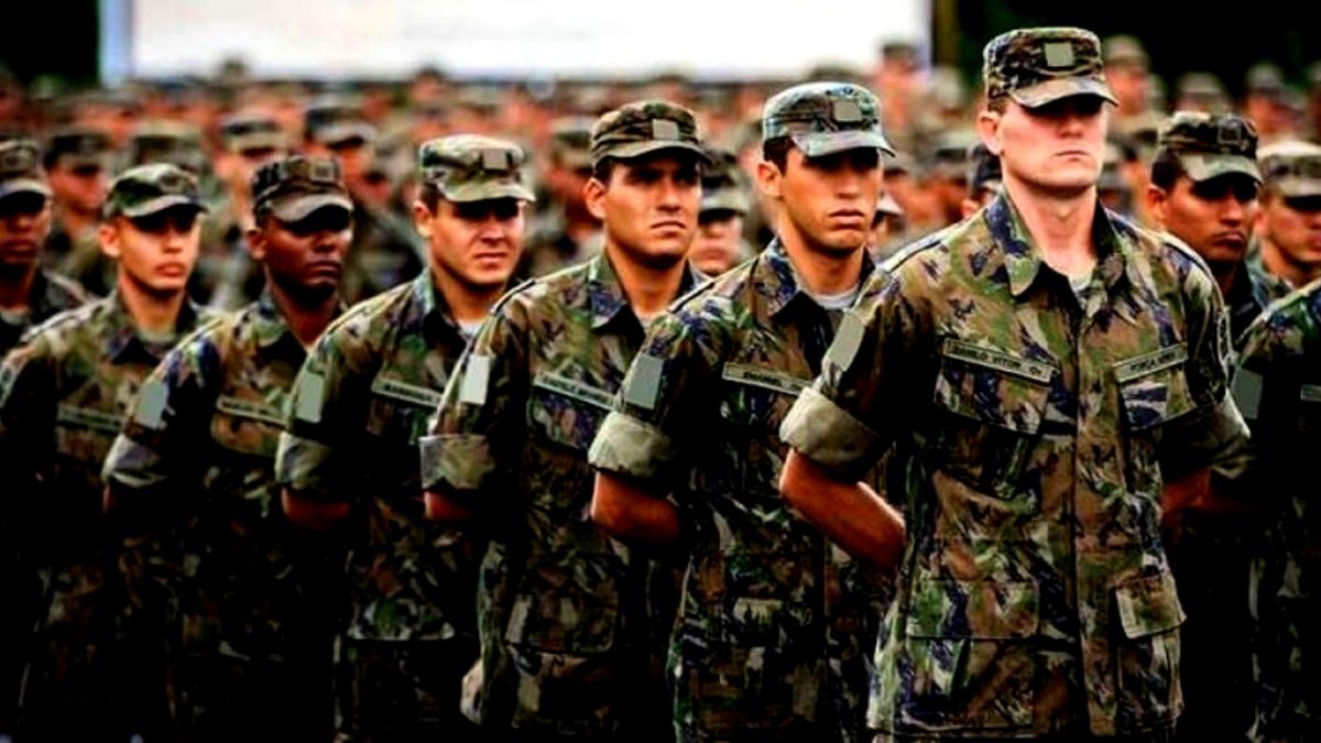 Alistamento militar: soldados do Exército em formação
