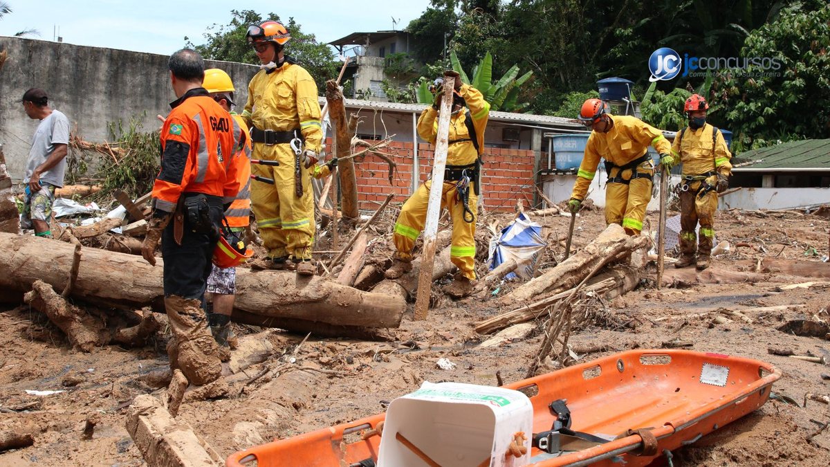 Casas destruídas em deslizamentos após tempestades no litoral norte de São Paulo - Agência Brasil - Vítimas no litoral paulista