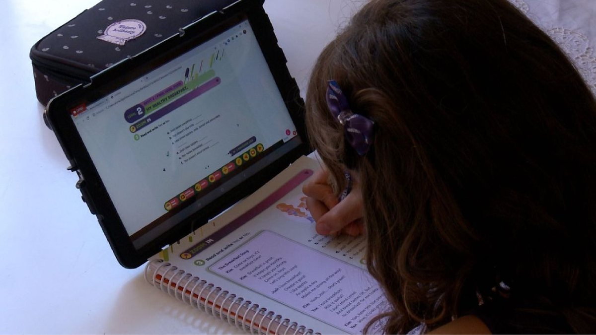 Governo cogita disponibilizar mais R$ 1,1 bilhão para garantir o acesso à internet em outras escolas públicas