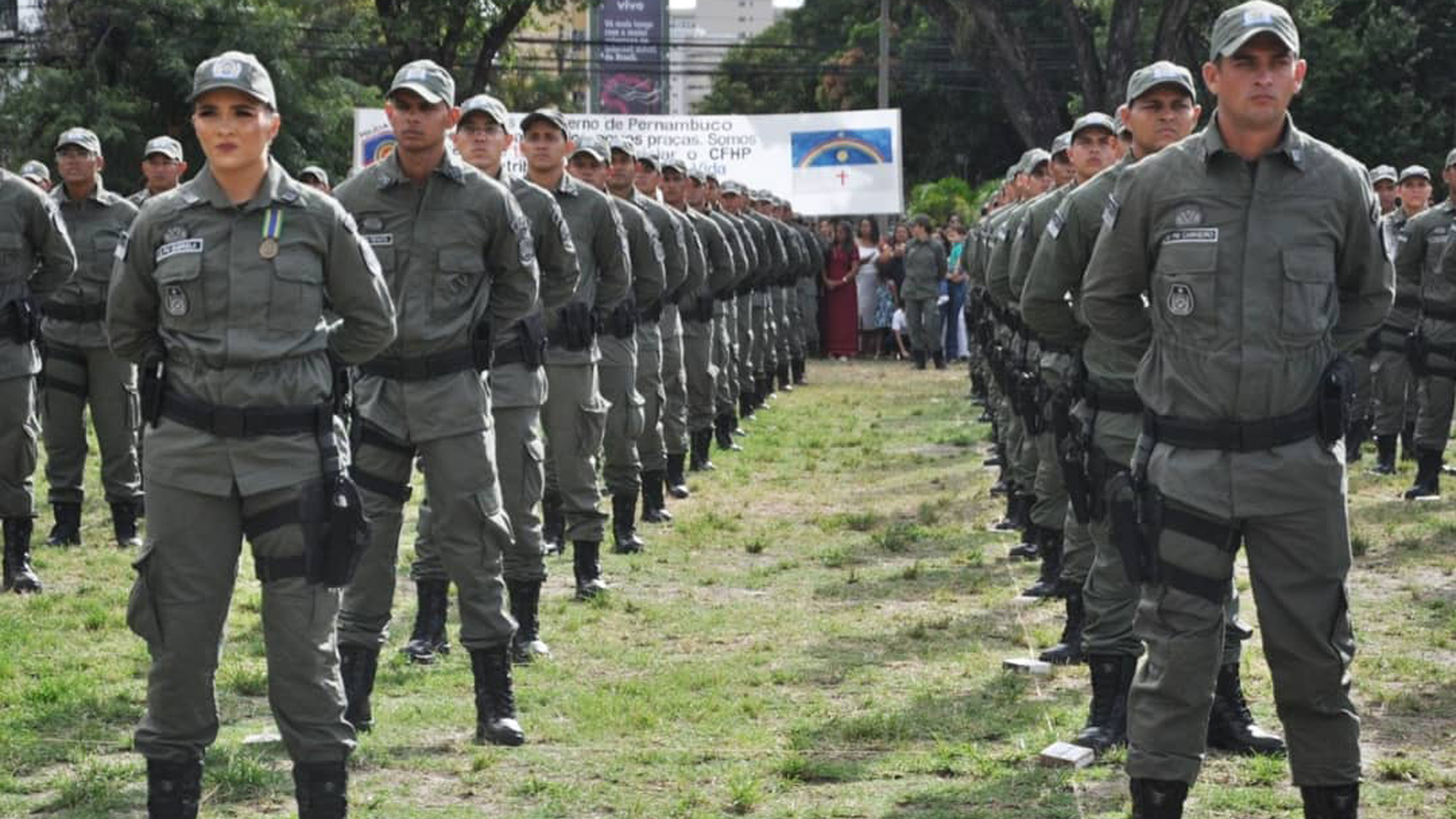 Carreira militar feminina 2023: idade e como ingressar