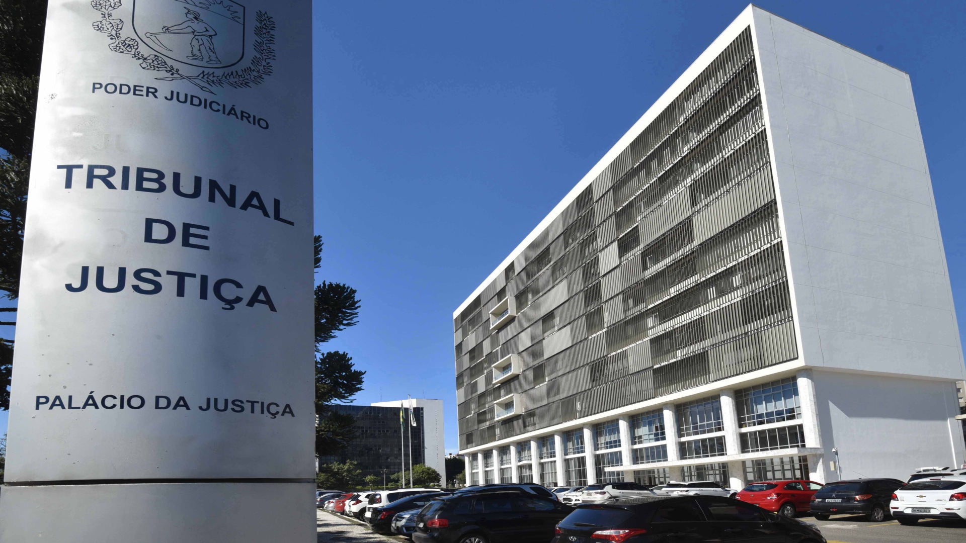 Revelia — Tribunal de Justiça do Distrito Federal e dos Territórios