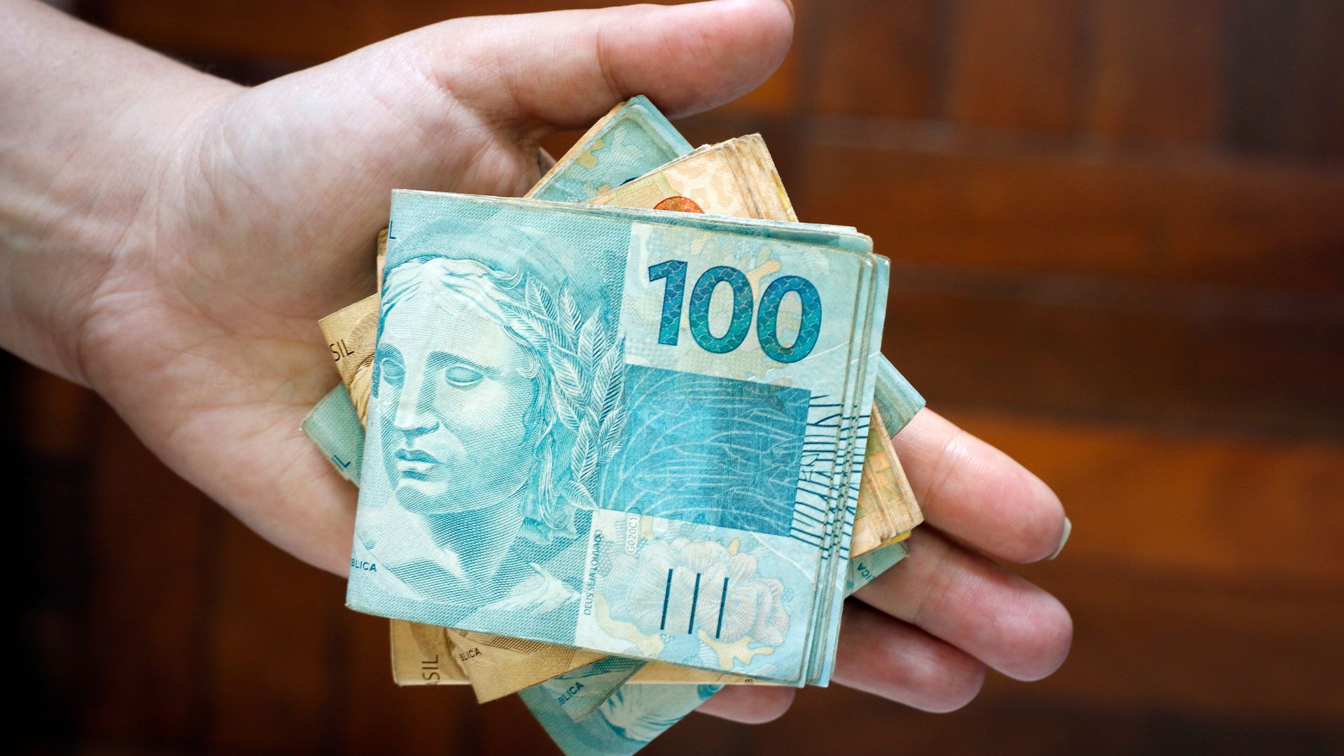 Servidor público não pode ganhar menos de um salário mínimo, decide STF