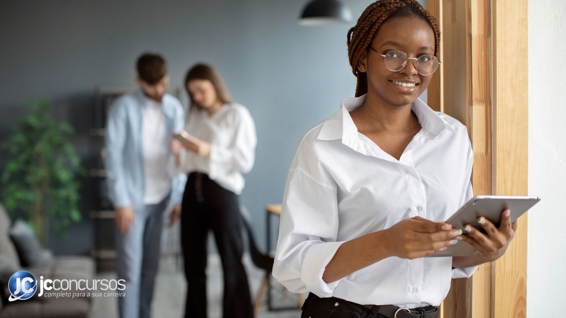 Mundo do Trabalho: Curso para capacitar jovens e adultos que estão em busca  de uma oportunidade de emprego